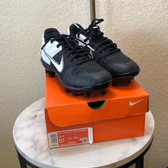 Nike Other - Nike alpha huarache varsity low cleat black 6 yth